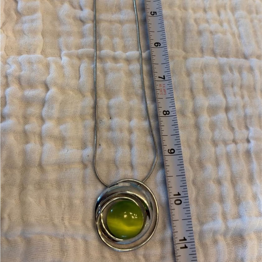 Elegant Silver and Green Pendant Necklace